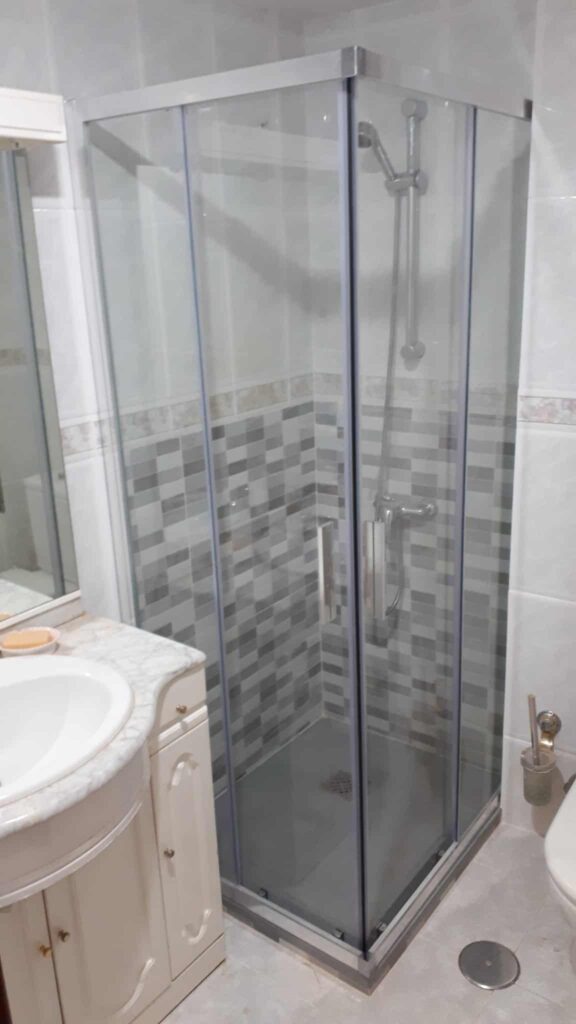  CAMBIO DE BAÑERA POR DUCHA EN DELICIAS (MADRID)